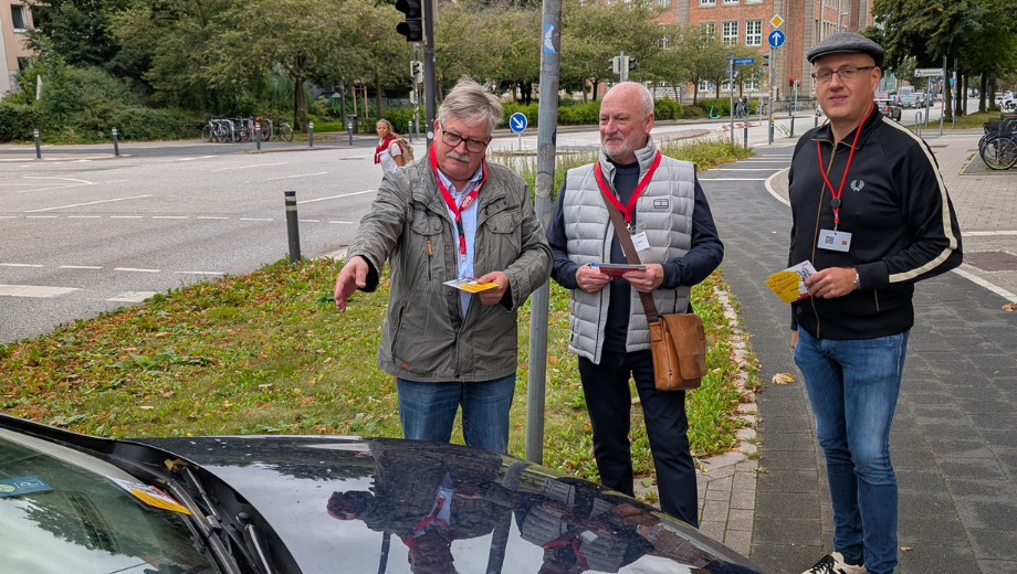 Gelbe Karte für Falschparker: SoVD Schleswig-Holstein schärft Bewusstsein für Behindertenparkplätze Gelbe Karte für Falschparker: SoVD Schleswig-Holstein schärft Bewusstsein für Behindertenparkplätze